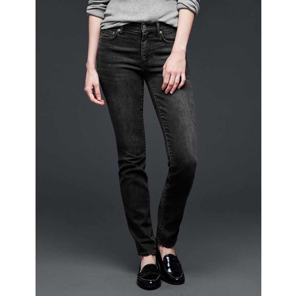 Gap Resolution Slim Straight Soft Black wash 33 Short jeans